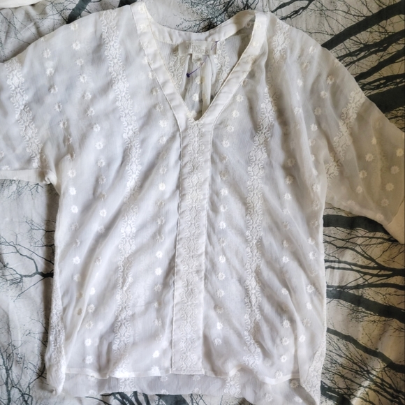 Embroidered white blouse - Picture 1 of 4